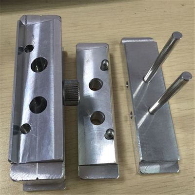 2 छेद कस्टम लिपस्टिक मोल्ड चांदी ऑनलाइन सेवा आईएसओ प्रमाणित
