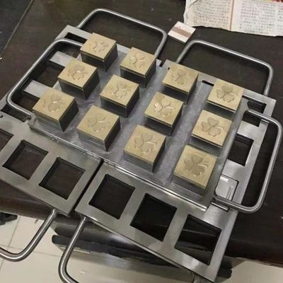 आसान संचालन कॉस्मेटिक पाउडर बनाने की मशीन 6 छेद एल्यूमीनियम मोल्ड