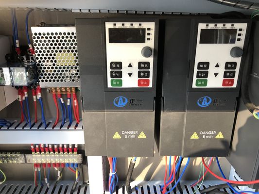 कई प्रकार की बोतलें सर्वो कैपिंग मशीन स्वचालित बोतल कैपर 20-50 पीसी / मिनट